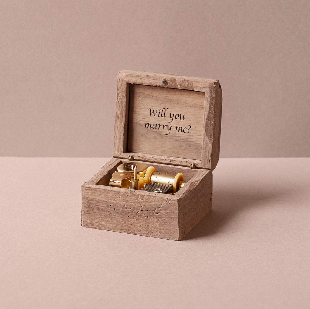 Engraved beech music box with the text Live your dream